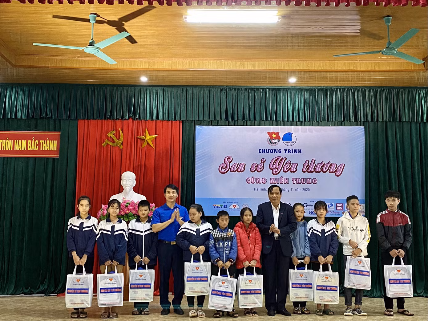T.Ư Hội Sinh viên Việt Nam trao tặng học bổng tiếp sức học sinh, sinh viên miền Trung ảnh 3