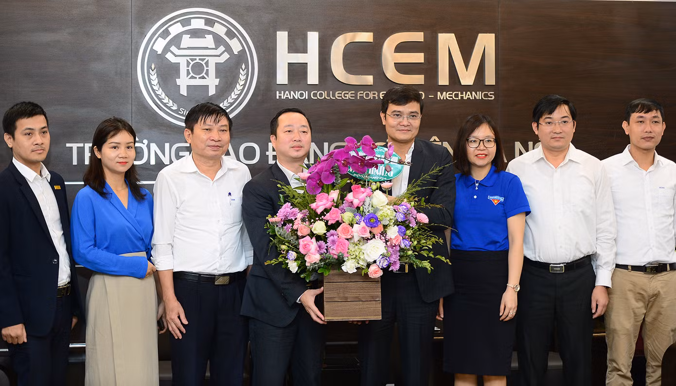Ban Bí thư T.Ư Đoàn tri ân các thầy cô giáo, nhà giáo lão thành ảnh 6