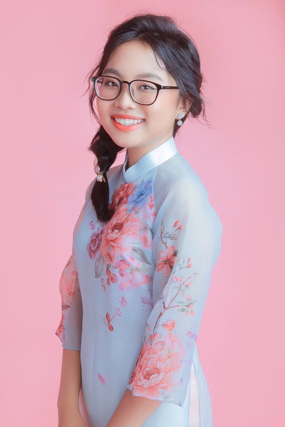 Phương Mỹ Chi tái xuất sân khấu trước khi bước vào năm học cuối cấp quan trọng ảnh 2