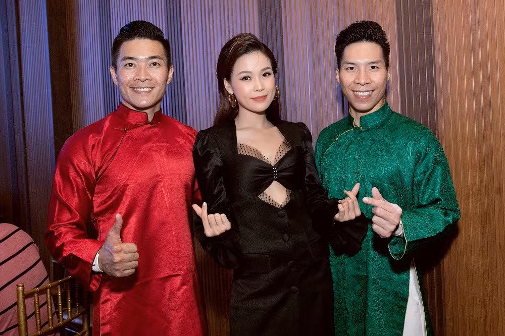 Chụp ảnh thân thiết với Sam nhưng Ngô Kiến Huy lại gây chú ý bởi vẻ ngoài xanh xao, gầy gò ảnh 7