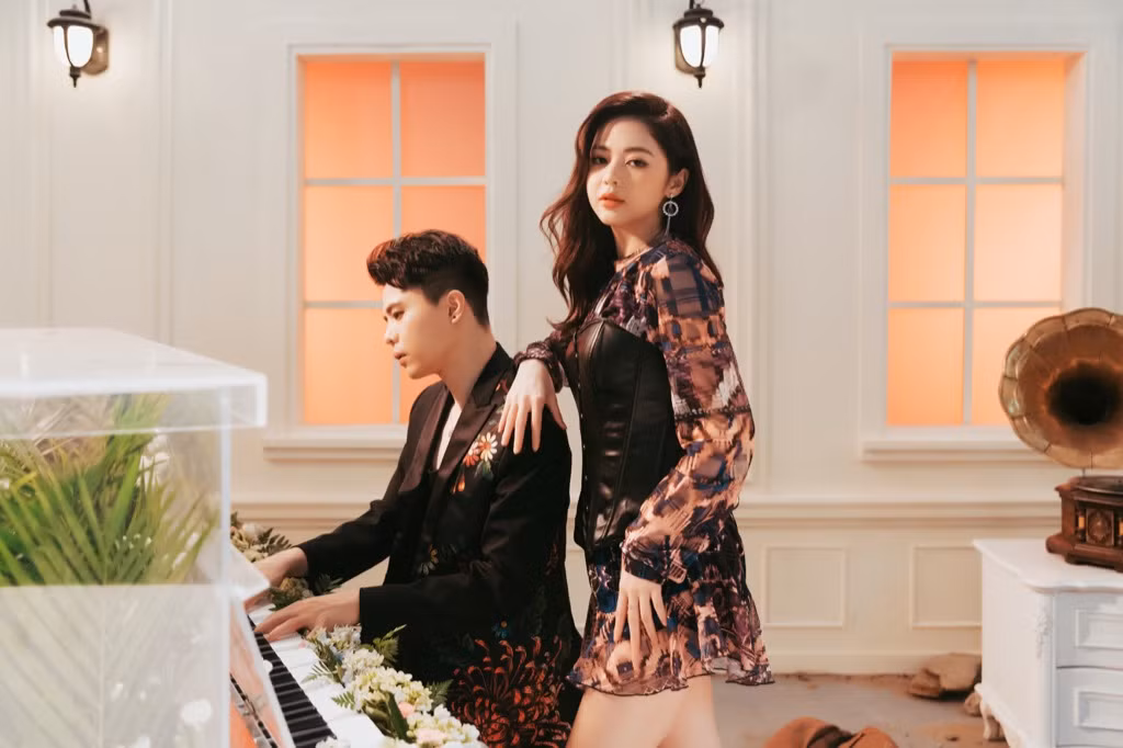 Minh Xù, Hải Yến song ca ăn ý với Tăng Phúc trong live concert trên sân thượng ảnh 7 Minh Xù, Hải Yến song ca ăn ý với Tăng Phúc trong live concert trên sân thượng ảnh 7