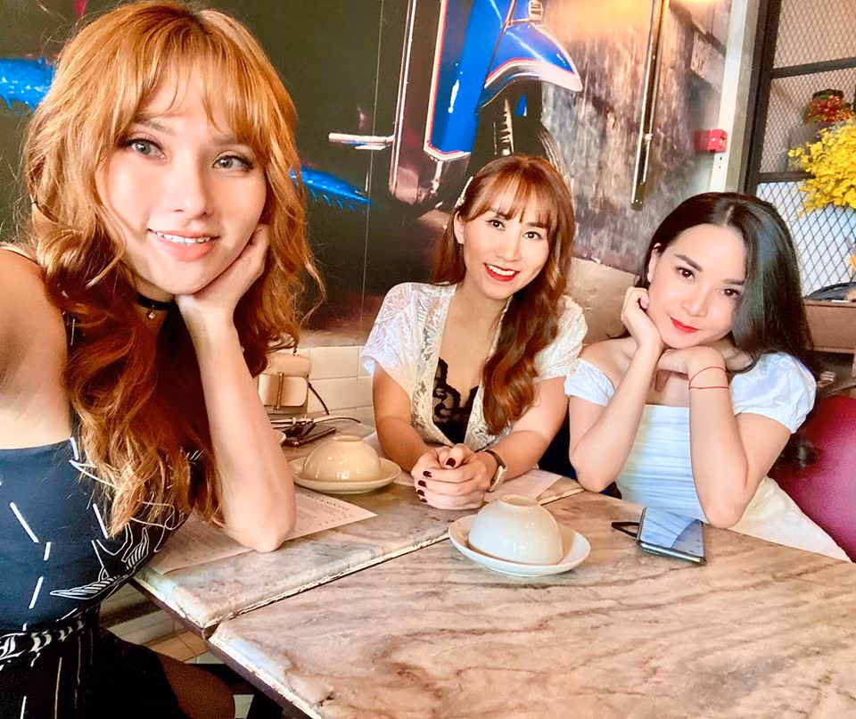 Sao Việt 24H: Đông Nhi tung ảnh đẹp như hoa, Lan Khuê có chuyến đi đầu tiên cùng quý tử ảnh 5