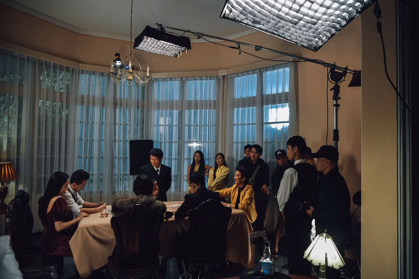 Lý Nhã Kỳ xuất hiện chớp nhoáng trong teaser MV kịch tính của Đàm Vĩnh Hưng ảnh 4