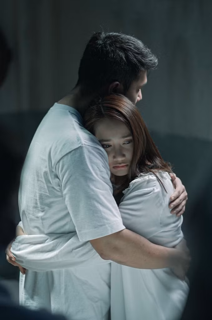 Nhã Phương trở thành bà xã của "Voi biển" Trương Thế Vinh trong phim điện ảnh mới ảnh 3