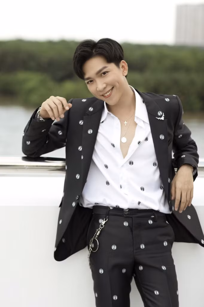 Minh Xù, Hải Yến song ca ăn ý với Tăng Phúc trong live concert trên sân thượng ảnh 1