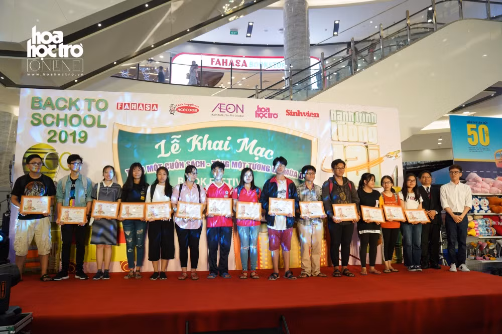 “Trao một cuốn sách - Tặng một tương lai”: Cùng nhau tạo nên “vắc-xin” từ những điều tử tế ảnh 4