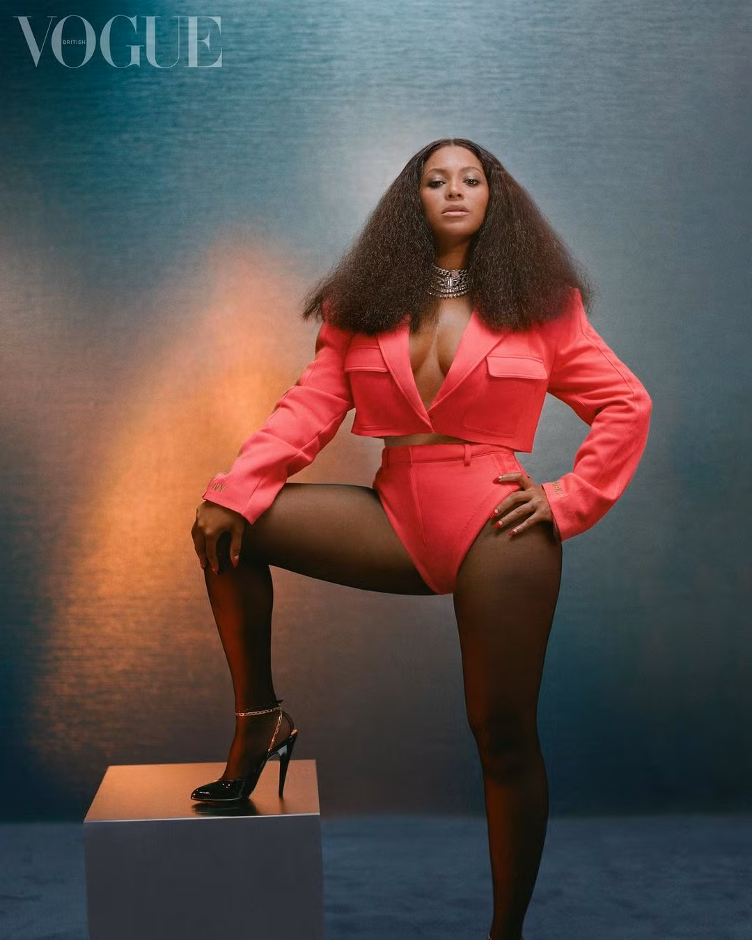Beyonce diện đầm khoét lưng sâu, khoe vòng ba nóng bỏng trên tạp chí danh tiếng ảnh 5