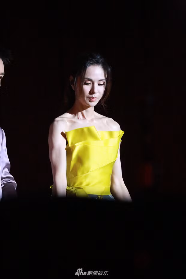 Lý Nhược Đồng lộ ‘cơ bắp cuồn cuộn’ gây choáng, nhảy theo nhạc ‘Mắt biếc’ ảnh 2