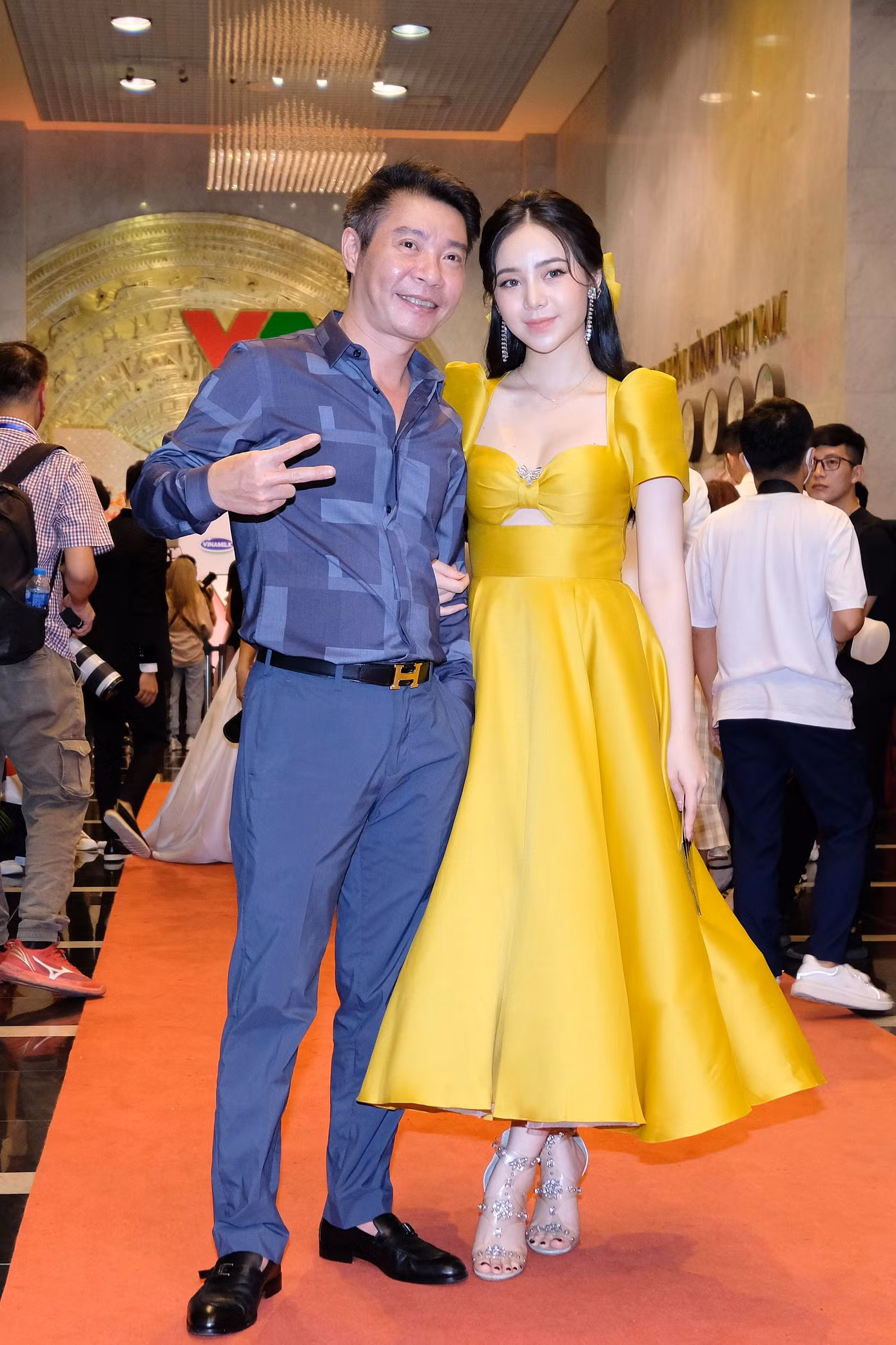 Hậu trường VTV Awards: Soi nhan sắc của BTV Mai Ngọc và dàn diễn viên lộng lẫy ảnh 11