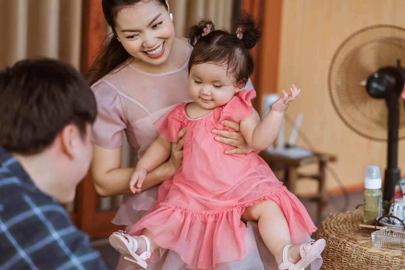 Mong muốn giản dị của họa sĩ nghèo bán tranh trên cầu Long Biên ảnh 6