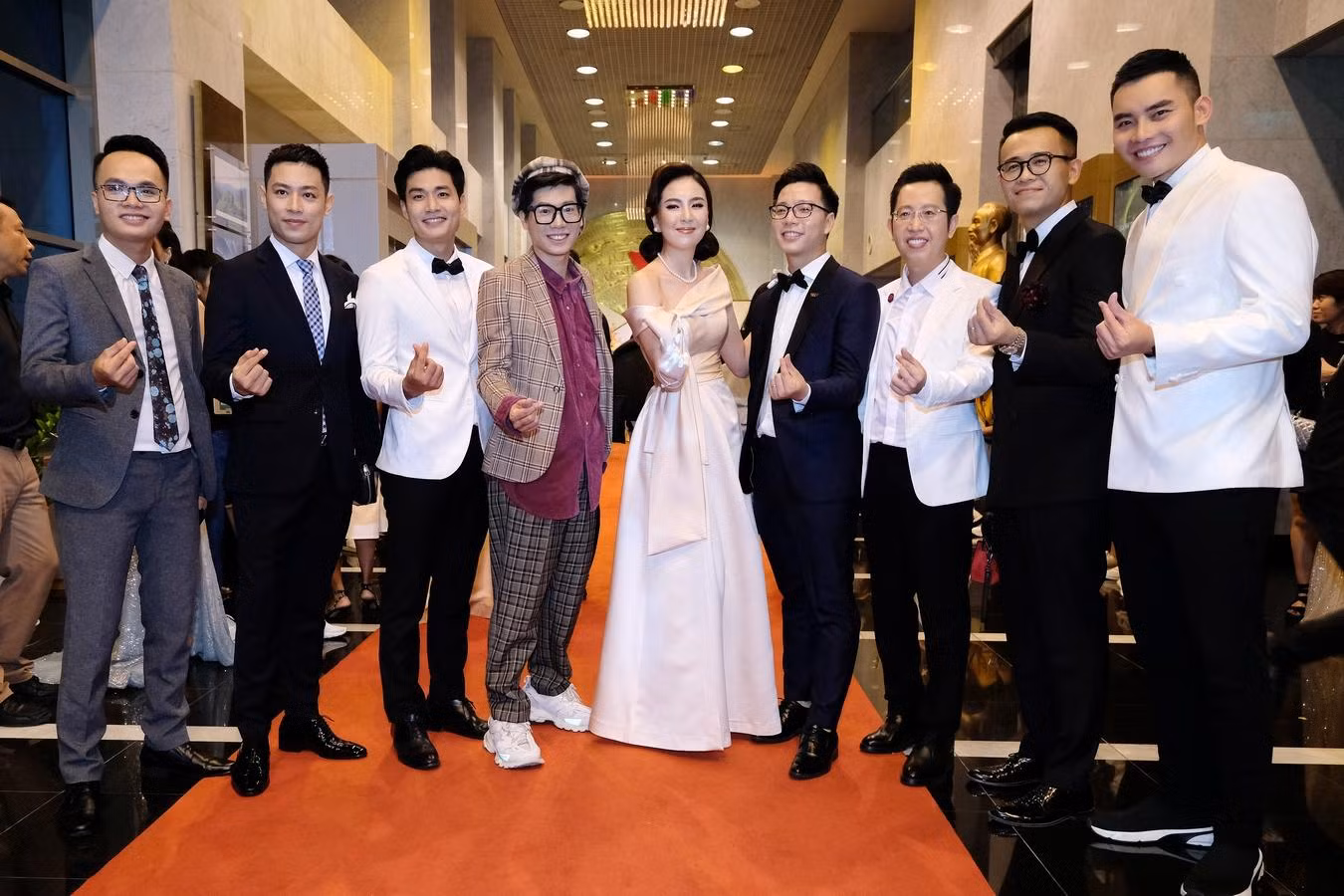 Hậu trường VTV Awards: Soi nhan sắc của BTV Mai Ngọc và dàn diễn viên lộng lẫy ảnh 2