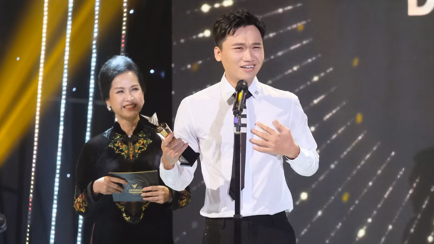 Hậu trường VTV Awards: Soi nhan sắc của BTV Mai Ngọc và dàn diễn viên lộng lẫy ảnh 12