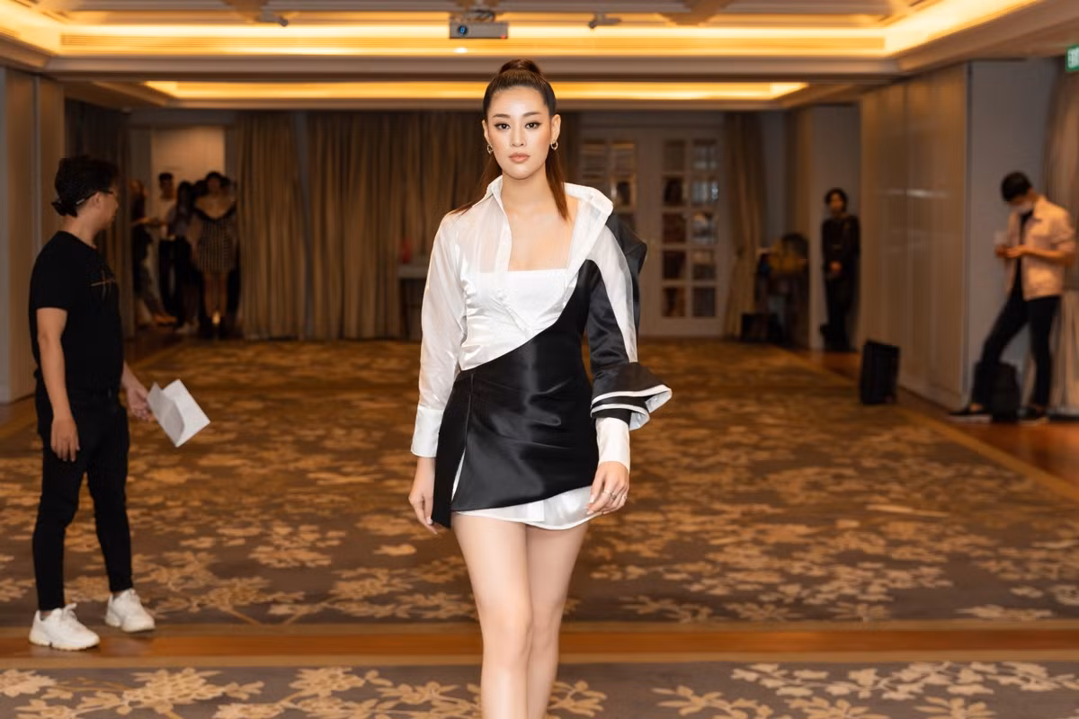Showbiz 20/7: Kim Lý xoa bụng bầu bạn gái, lần đầu xác nhận Hồ Ngọc Hà “có tin vui” ảnh 16