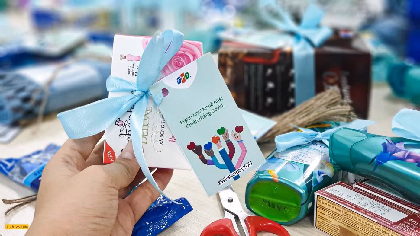 Dân công sở gói quà, sáng tác nhạc tặng y, bác sĩ tuyến đầu chống dịch ảnh 2