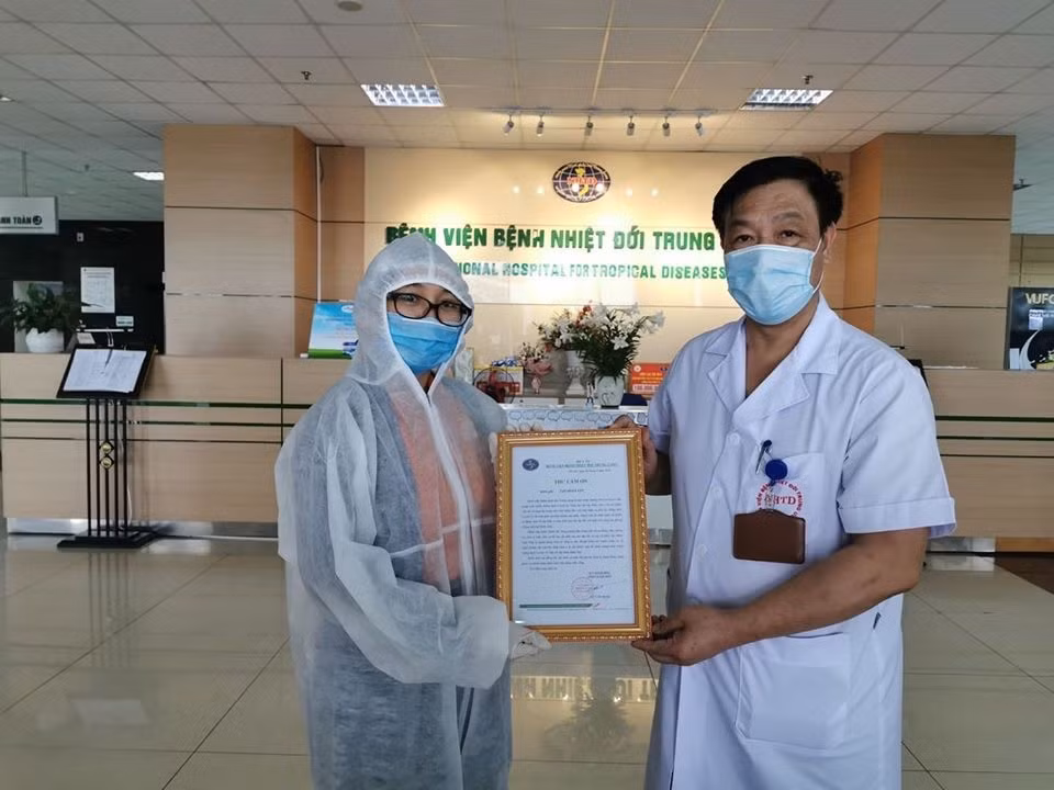 Dân công sở gói quà, sáng tác nhạc tặng y, bác sĩ tuyến đầu chống dịch ảnh 9