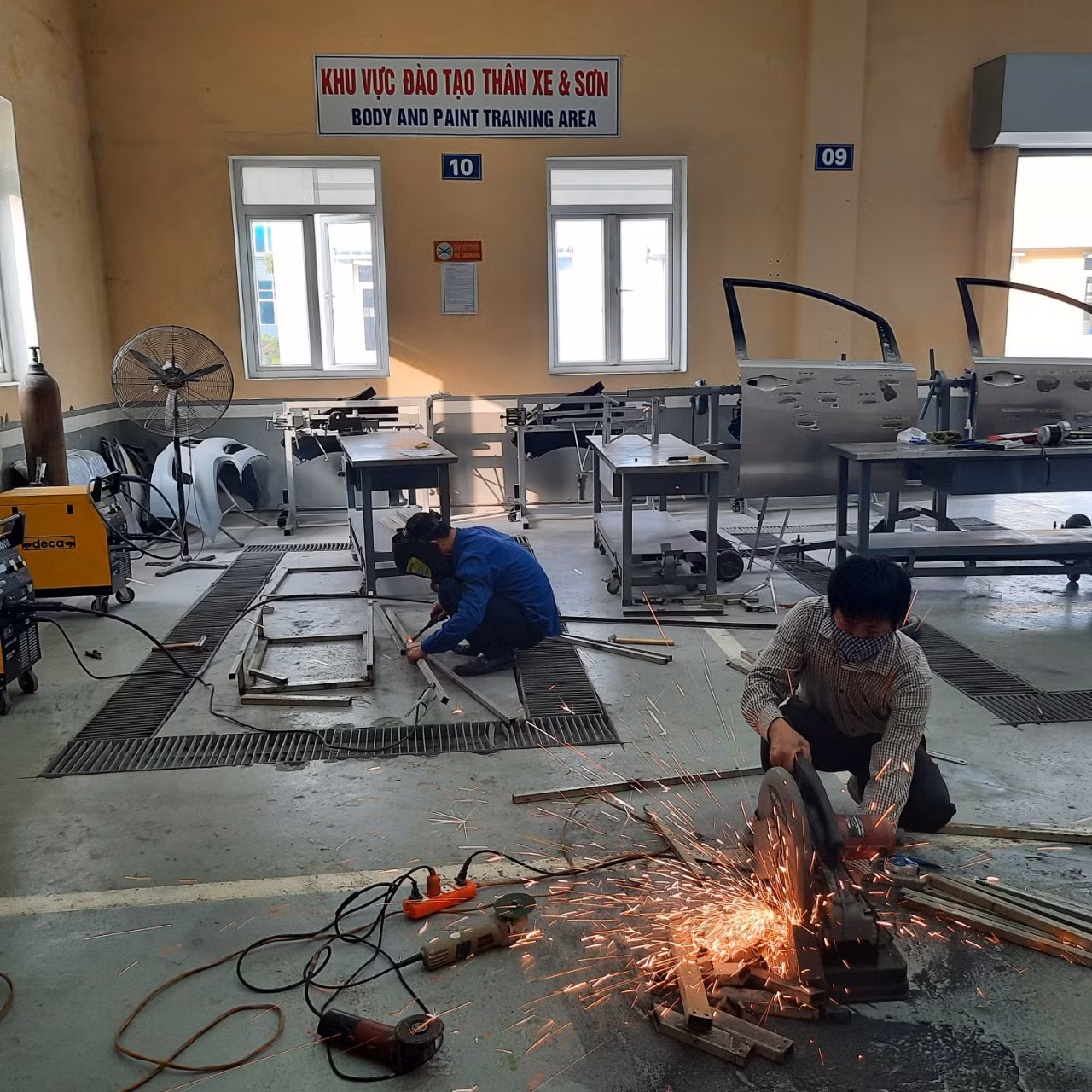 Trường Đại học Sao Đỏ tiếp tục thần tốc chế tạo 2 robot cùng tỉnh Hải Dương phòng, chống COVID-19 ảnh 2