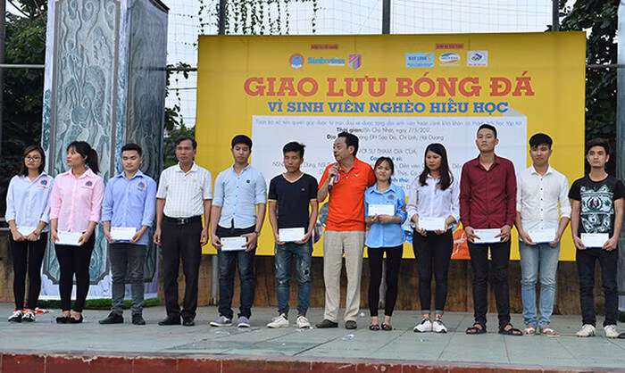 NSND Hoàng Dũng luôn hết mình vì sinh viên ảnh 1