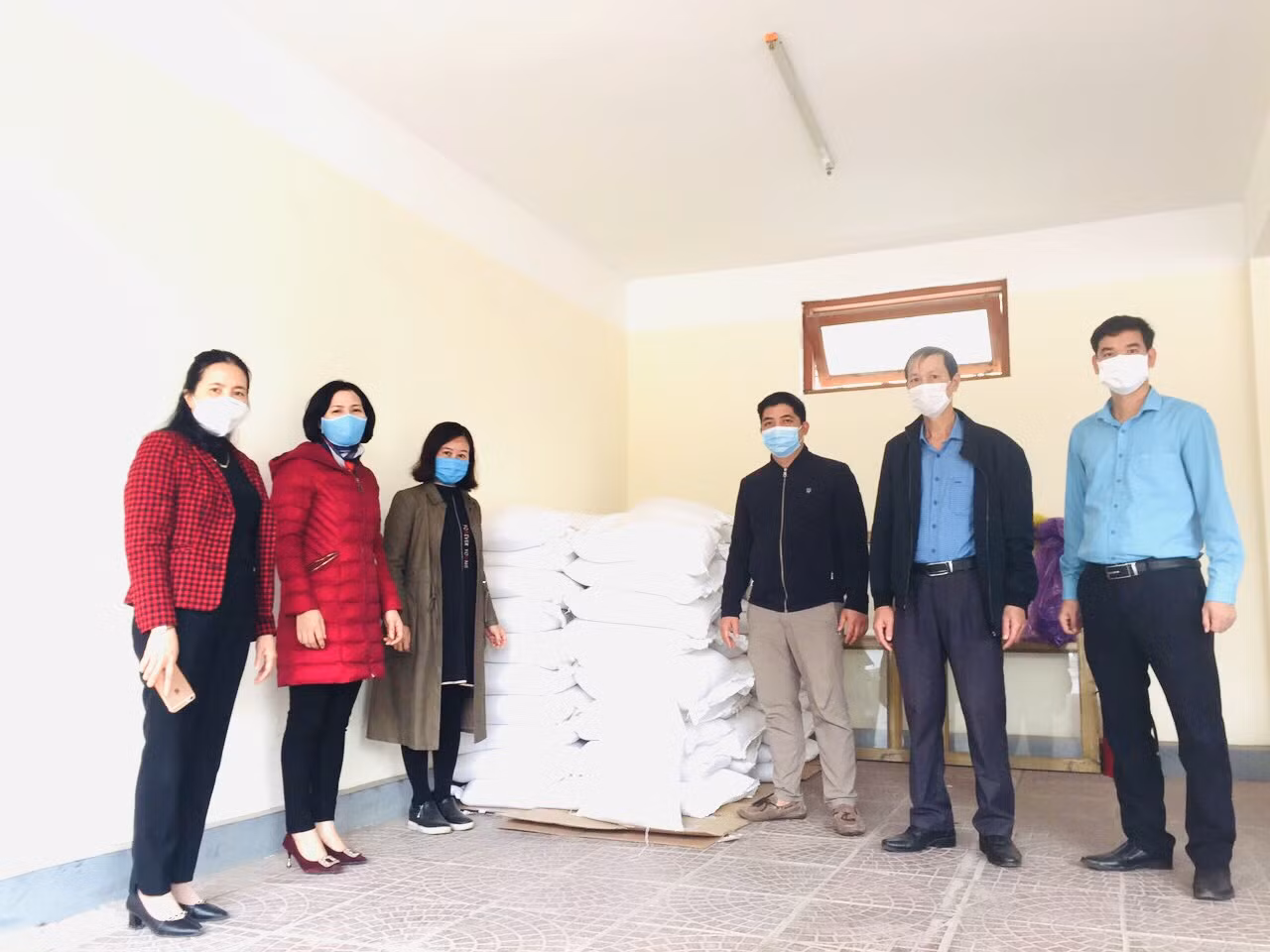 Nhiều đơn vị, tổ chức, cá nhân cùng Trường Đại học Sao Đỏ, Chí Linh ủng hộ phòng, chống dịch COVID-19 ảnh 1