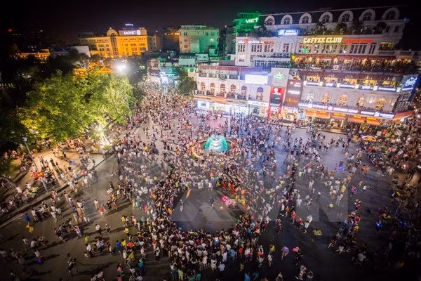 Cận cảnh những tuyến phố sẵn sàng 'sống xuyên đêm' ở Hà Nội ảnh 15