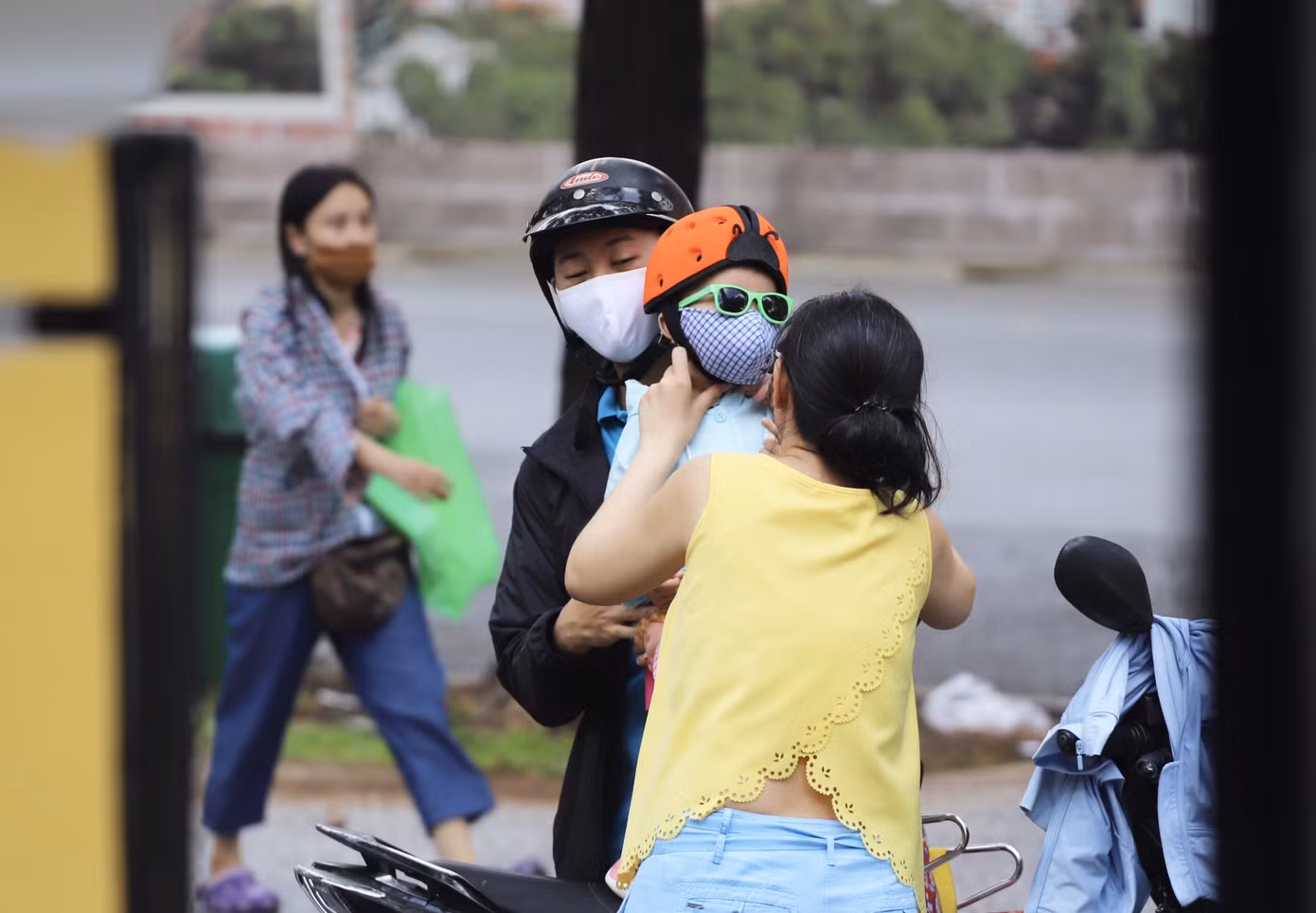 Sau gỡ bỏ giãn cách xã hội, người Sài Gòn dạo phố, chụp ảnh cuối tuần ảnh 9