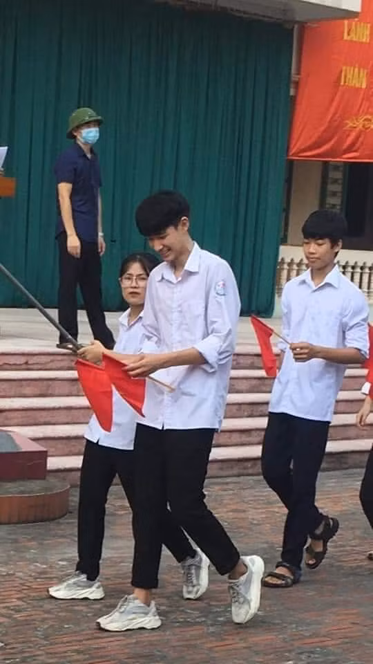 Mùa tựu trường, ngắm loạt ảnh những chàng trai năm ấy này có khiến bạn rung rinh? ảnh 2
