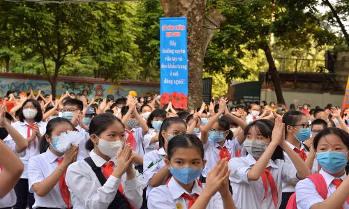 Học sinh Trung Quốc đội sách lên đầu để “tránh tư thế ngồi xấu” gây tranh cãi nảy lửa ảnh 3 Học sinh Trung Quốc đội sách lên đầu để “tránh tư thế ngồi xấu” gây tranh cãi nảy lửa ảnh 3