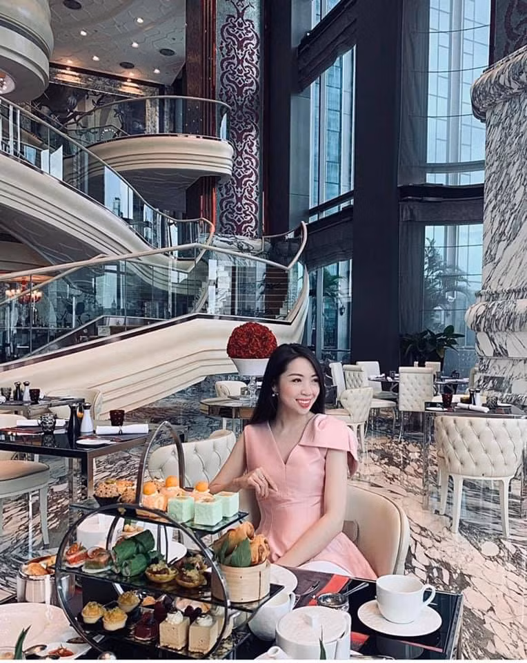 Nữ giảng viên gây sốt với màn “lên đồ” đi dạy ấn tượng: 15 tuần không trùng bộ đồ nào ảnh 6