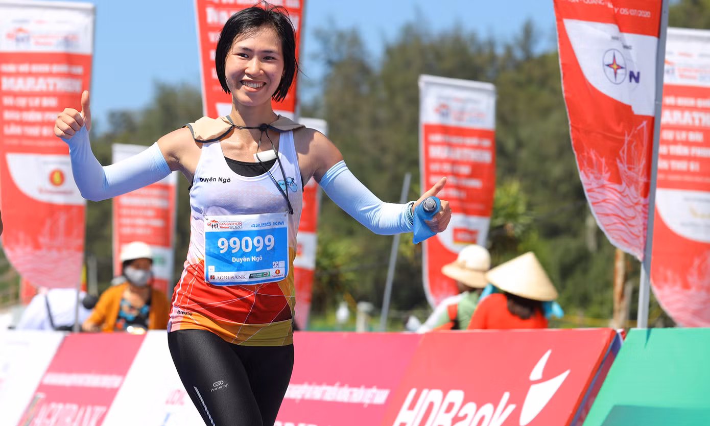 Nụ cười chiến thắng trên đường chạy giữa đại dương ảnh 6