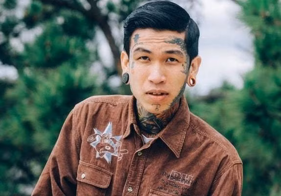 Loạt ảnh điển trai của rapper 16 Typh khiến fan nữ tiếc hùi hụi sau khi rời “Rap Việt“ ảnh 10