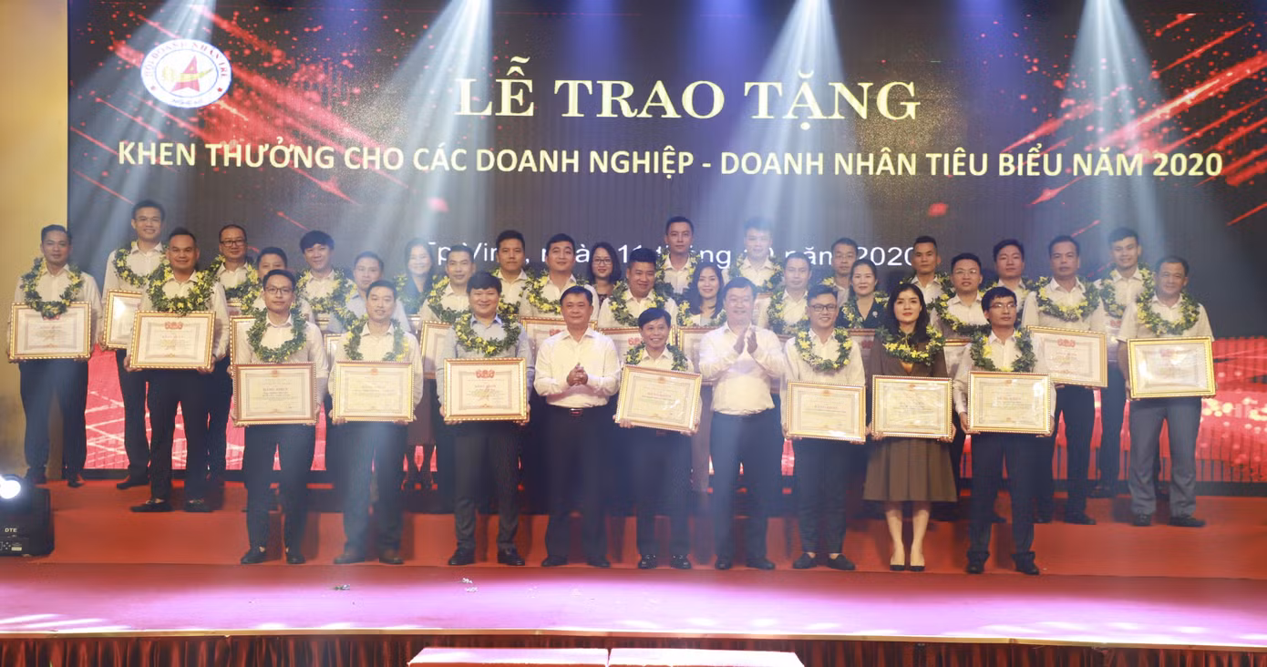 Khen thưởng các doanh nghiệp, doanh nhân tiêu biểu Nghệ An năm 2020 ảnh 5