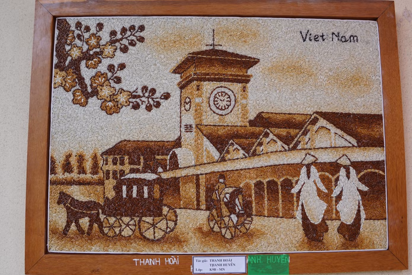Triển lãm đấu giá tranh gạo gây quỹ giúp sinh viên khó khăn ảnh 12