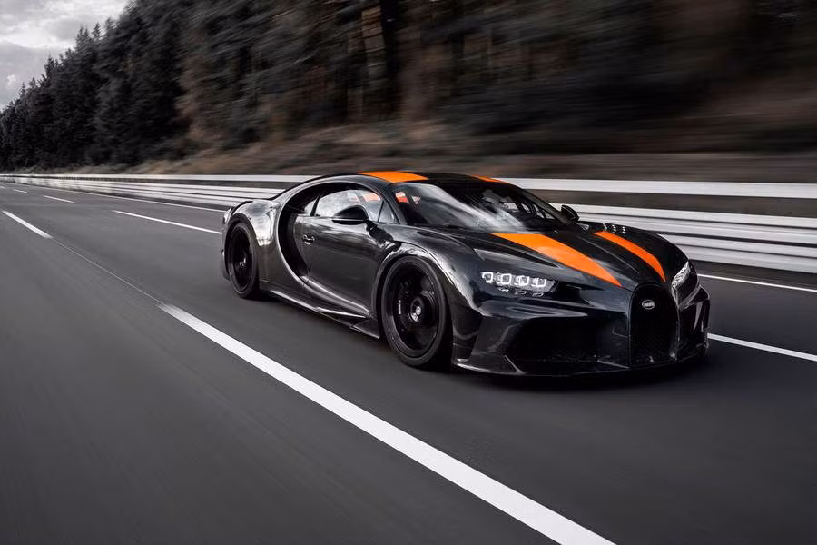 Zlatan Ibrahimovic cưỡi siêu xe Ferrari trên đường phố Thuỵ Điển ảnh 5