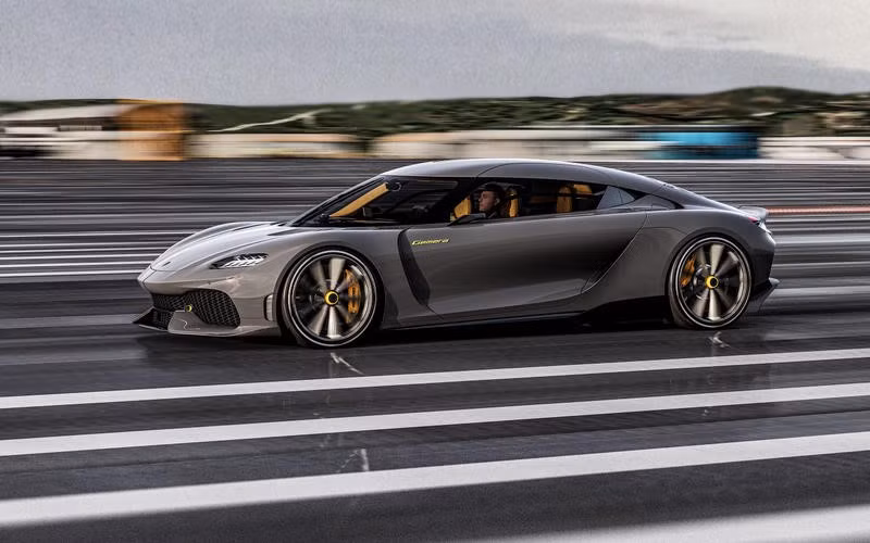Zlatan Ibrahimovic cưỡi siêu xe Ferrari trên đường phố Thuỵ Điển ảnh 7