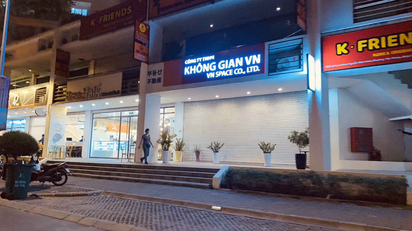 'Phố Hàn Quốc' ở Sài Gòn vắng vẻ trong mùa dịch Covid-19 ảnh 15