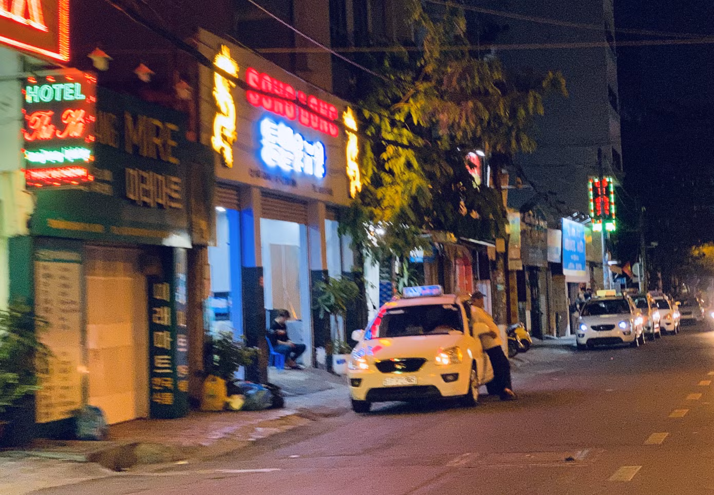 'Phố Hàn Quốc' ở Sài Gòn vắng vẻ trong mùa dịch Covid-19 ảnh 3