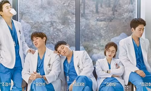 “Hospital Playlist” tập 10: Ngày hội tỏ tình, “gắt” nhất vẫn là thuyền Song Hwa - Ik Jun ảnh 12