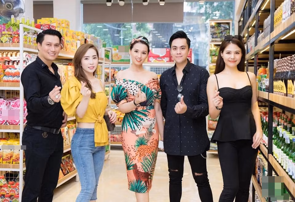 Showbiz 30/6: Hậu ly hôn, Bảo Ngọc vui vẻ bên gia đình, Hoài Lâm xuề xòa, xuống sắc ảnh 25