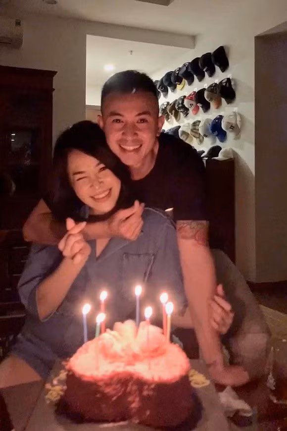 Showbiz 1/5: Kỳ Duyên “trúng ngải” Minh Triệu, Minh Tú “quạo” khi fan nhắc Đồng Ánh Quỳnh ảnh 13