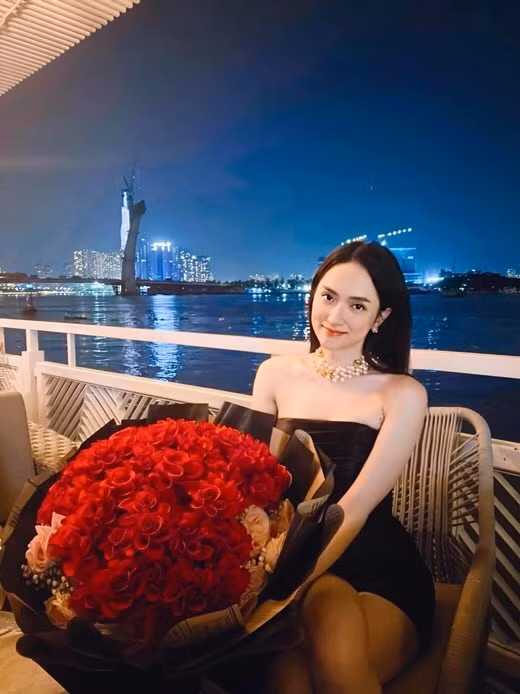 Sao Việt thi nhau chọn du thuyền để xả hơi; Hiếu Hiền bức xúc phủ nhận tin đồn cátsê ảnh 27