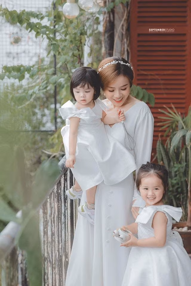 Showbiz 20/7: Kim Lý xoa bụng bầu bạn gái, lần đầu xác nhận Hồ Ngọc Hà “có tin vui” ảnh 21