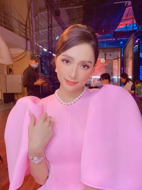 Hương Giang đầu tư nhẫn kim cương 3 tỷ đồng; Bảo Thanh thông báo tin vui mang thai ảnh 22