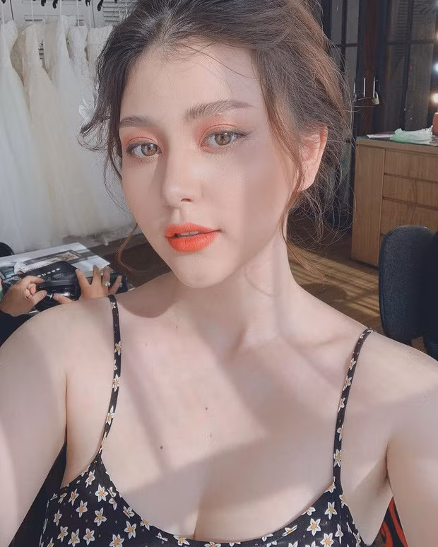 Sắc màu SV 3/8: Hot girl được mệnh danh “crush quốc dân”, Tiktoker “thả thính” gây xôn xao ảnh 2