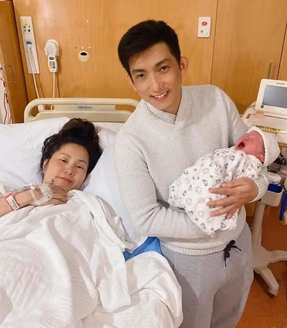 Showbiz 2/7: Hoài Linh bị... gà đá chảy máu chân, Thanh Hằng khoe vòng eo 51 gợi cảm ảnh 13