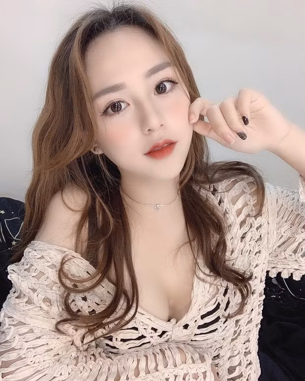 Sắc màu SV 31/7: Nữ sinh mặc áo dài “đẹp nhất mạng xã hội“ ảnh 3