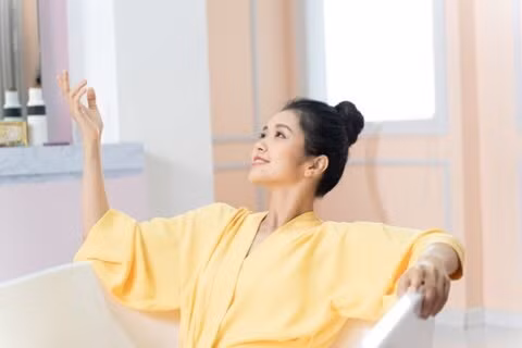 Ngọc Trinh tự thưởng đồng hồ hơn 1,8 tỷ đồng; Chi Pu sexy hết cỡ diện trang phục bikini ảnh 15