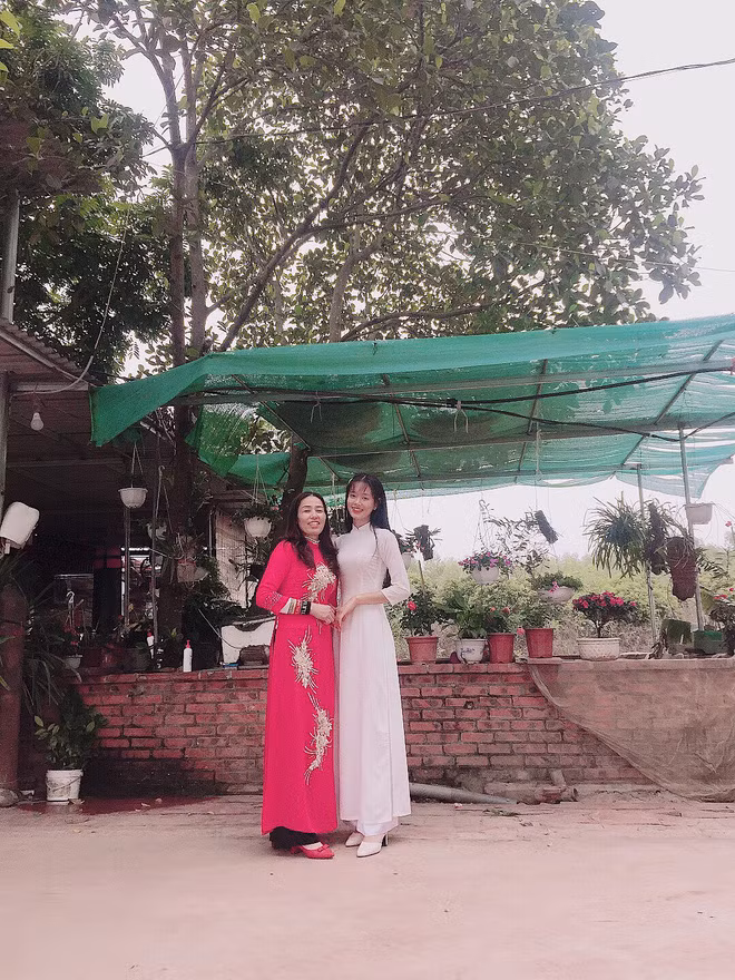 Sắc màu SV 28/7: Hotgirl 9X khoe gương mặt sắc lạnh quyến rũ; nữ sinh có chiều cao “khủng“ ảnh 4