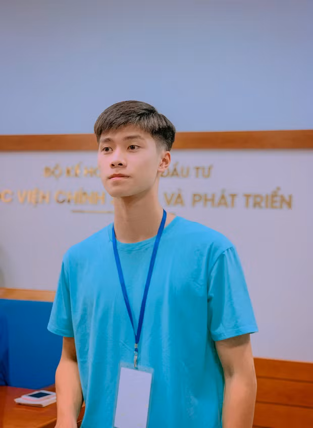 Sắc màu SV 3/8: Hot girl được mệnh danh “crush quốc dân”, Tiktoker “thả thính” gây xôn xao ảnh 7