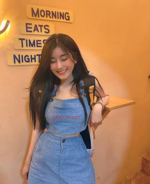 Sắc màu SV 17/7: Nữ sinh trung học đẹp tựa thiên thần; hotgirl 10X sở hữu tài sản “khủng“ ảnh 4