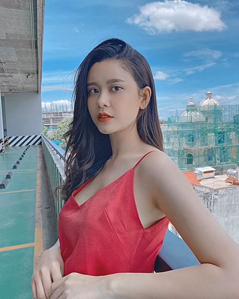 Showbiz 3/7: Chi Pu khoe body, hậu ồn ào với hội chị em; NSND Hồng Vân bị chê kém duyên ảnh 14