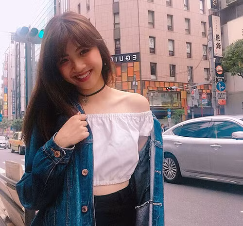 Sắc màu SV 19/7: “Rich kid” Việt có thu nhập khủng; nam sinh cõng bạn đi thi - gây sốt ảnh 5